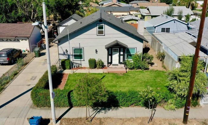 San Fernando House | 3-bedroom house in gorgeous San Fernando with AC