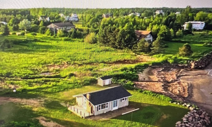 Grand-Digue House | 3-bedroom house on the Ocean minutes from Shediac with AC, WiFi, newly renovated