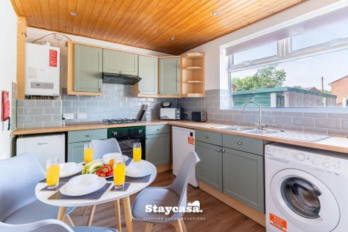 Wythenshawe House | 3-bedroom House W Free Parking, Near Man Airport!