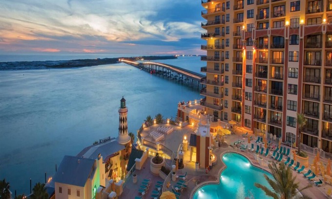 Destin Resort | 3 Bedroom Plus, Harbour View, on Destin Beach. Wyndham Emerald Grande