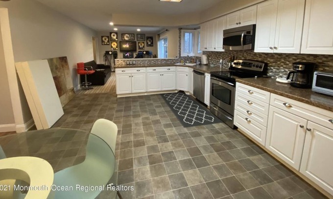 Ocean Township Apartment | 3 Bedroom Single family 341985 by Houzlet