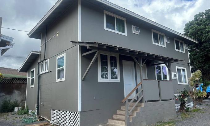 Wailuku House | 3-bedroom upstairs unit in beautiful Wailuku with AC