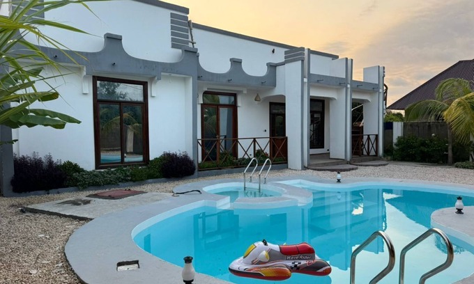 Kiwengwa Villa | 3-bedroom villa in charming Zanzibar with Swimming Pool and aircondition
