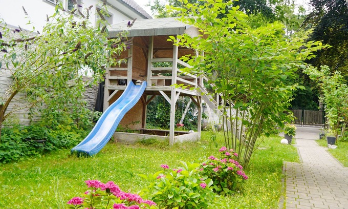 Teltow Villa | 3-bedroom villa in peaceful Teltow with garden playhouse