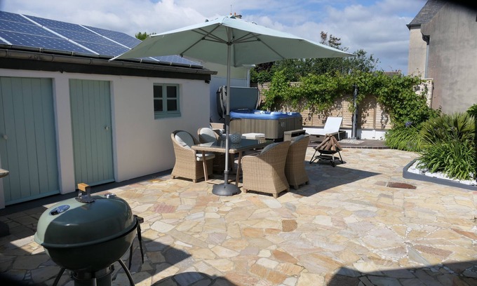 Morgat Villa | 3 bedroom villa, spa, Morgat center, beaches, restaurants and shops on foot