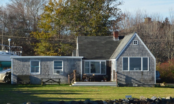 Jamestown House | 3-bedroom waterfront house with use of marina facilities in charming Jamestown!