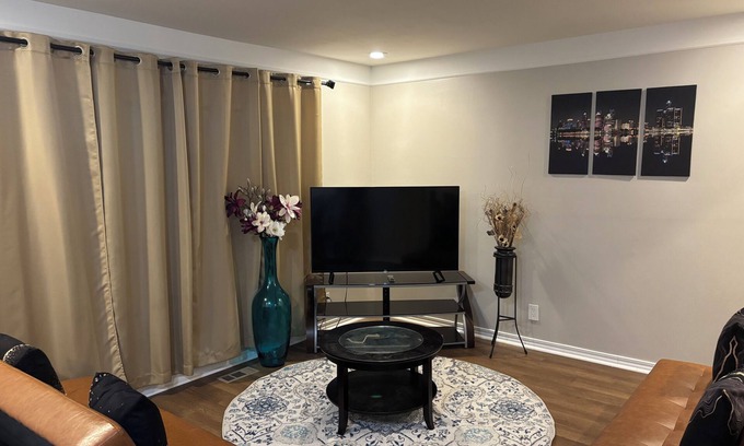 Roseville House | 3-bedroom wonderful entire home.