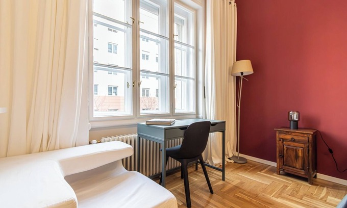 Ujlipotvaros Apartment | 3 bedrooms, 2 bathrooms and a balcony - centrally located - subway and bus 3 min.