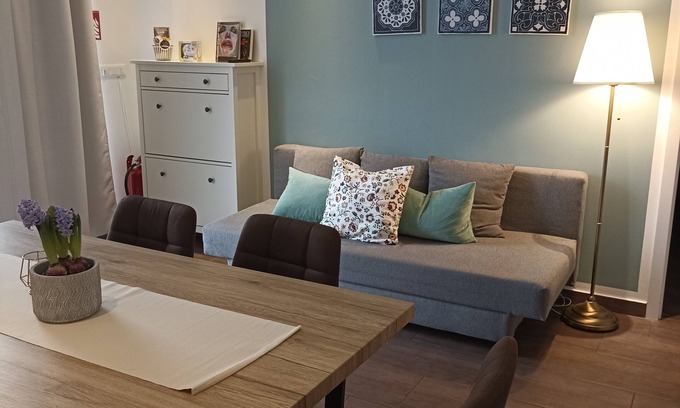 Hernals Apartment | 3 Bedrooms with 3.5 Bathrooms