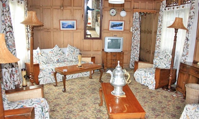 Nagin Bagh Boat Rental | 3 BHK Houseboat in Nigeen Lake, Srinagar(667B), by GuestHouser