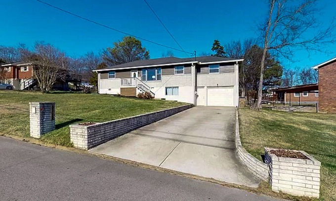 Parkwood Estates House | 3 BR, 1 Bath single family HOUSE. 10-15 min from attractions-airport