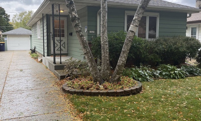 West Allis House | 3 BR-2Q 2T Beds, 1 bath home walk to State Fair, close to Brewers, & Zoo.