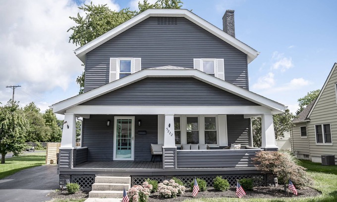 Hilliard House | 3 BR cozy + renovated walkable downtown stay