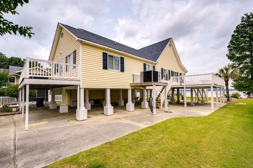 Chocowinity House | 3 BR Riverfront House with Private Boat Dock