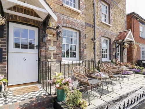 Stoke Bruerne House | 3 Canalside Cottages