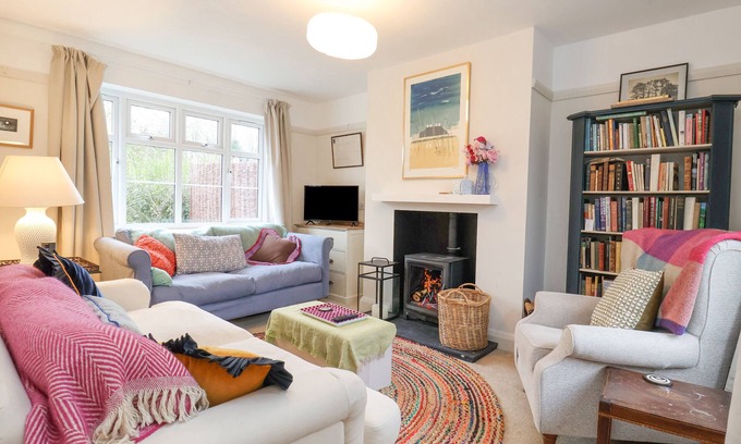 Woodbridge Cottage | 3 CHANTRY COTTAGES, family friendly, with open fire in Woodbridge
