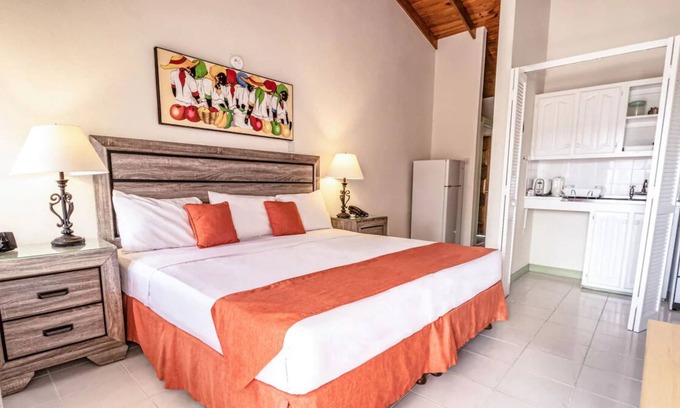 Worthing House | 3 Family-friendly Units w/ Free Parking & Kitchenettes, Outdoor Pool!