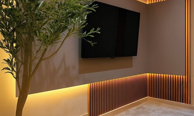 Central Northside Apartment | 3 KING BEDS Free parking Steps from Everything