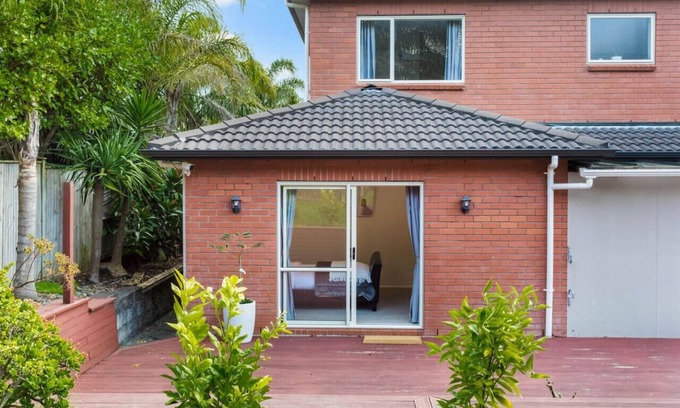 Fairview Heights Apartment | 3 Lambir Place, Fairview Heights, Auckland 0632