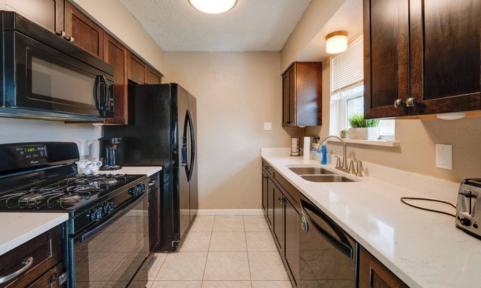 Denton Cottage | 3 Mi to Dtwn Denton: Getaway w/Furnished Patio!