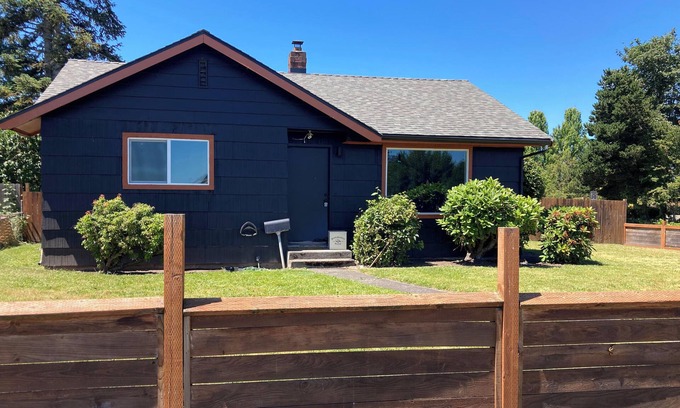 Auburn House | 3 Mi to Emerald Downs: Pet-Friendly Home