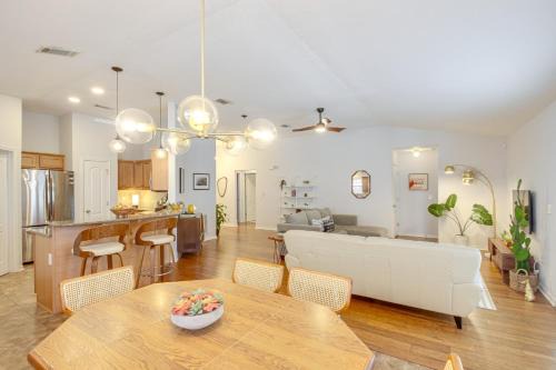 Milton House | 3 Mi to Escambia Bay Home with Deck and Private Yard!