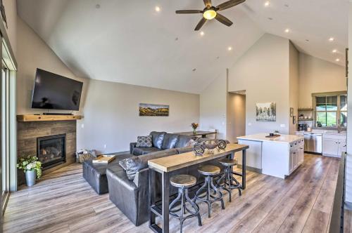 Grand Elk Ranch House | 3 Mi to Granby Ranch Townhome with Balcony and Views