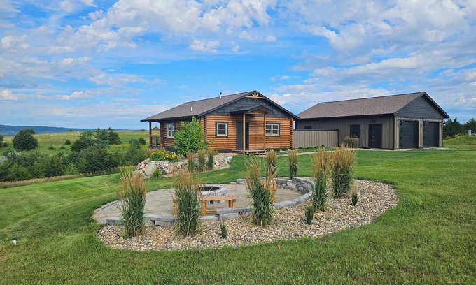 Platte Cabin | 3 miles from Platte Creek boat dock & public hunting!