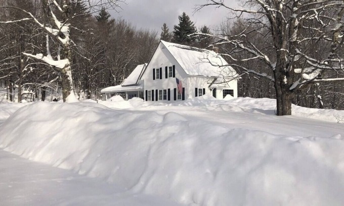 Killington House | 3 minutes to Killington Ski Resort - Sleeps 16 - Hot Tub