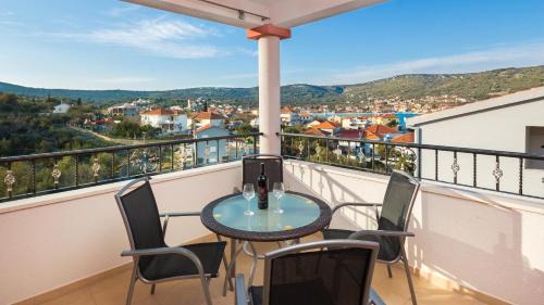 Vinisce Apartment | 3 - Modern apartment with garden 80m from beach