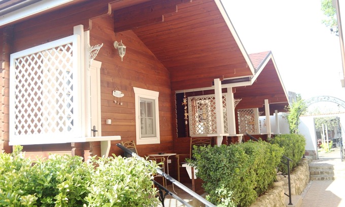 Trakata Ski Chalet | 3 Romantic chalets with pool, 5 min from the beach!