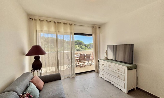 Pietrosella Apartment | 3-room apartment, beach 500m, air-conditioned, parking