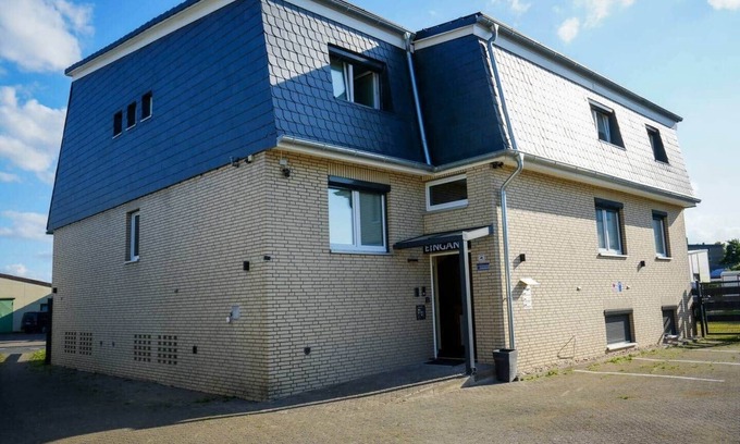 Berenbostel Apartment | 3-room apartment for families, fitters & business No1