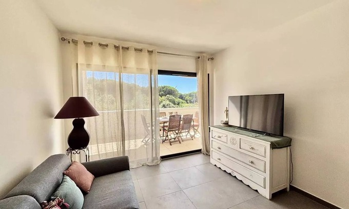 Pietrosella Apartment | 3-room apartment sleeps 4 PORTICCIO