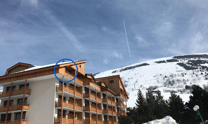 Les Deux Alpes Apartment | 3 rooms renovated, heart station, foot of the tracks, calm and sunny (expo south)