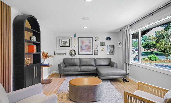 North Ogden House | 3 Ski Resorts 6 mi, Designed for Comfort, 1 Cal King, 3 Queens, Mountain Views