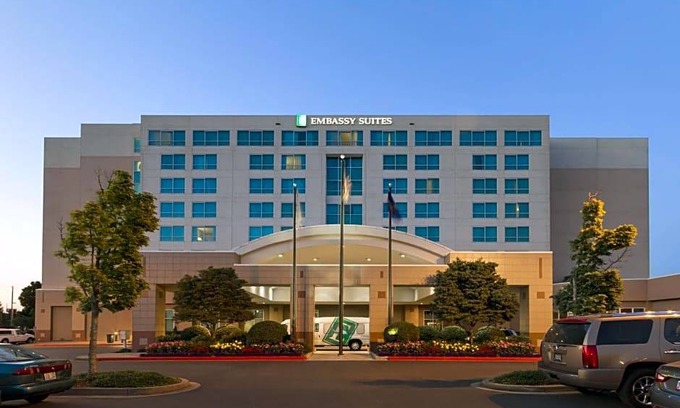 Portland Hotel | 3-Star Hotel ∙ Embassy Suites by Hilton Portland Airport