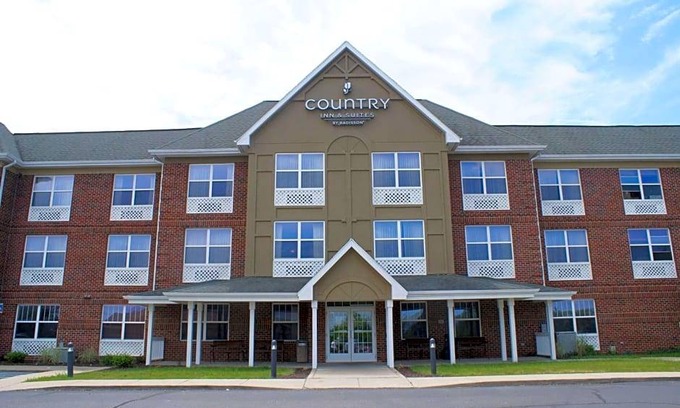 Lansing Hotel | 3-Star Hotel ∙ Country Inn & Suites by Radisson, Lansing, MI