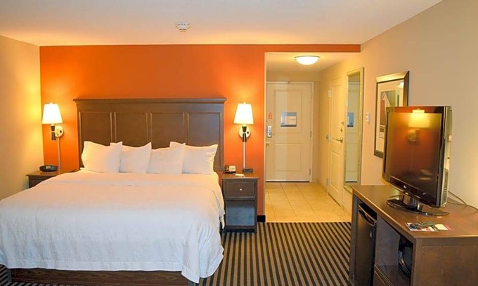 Bath Hotel | 3-Star Hotel ∙ Hampton Inn Bath - Brunswick Area, ME