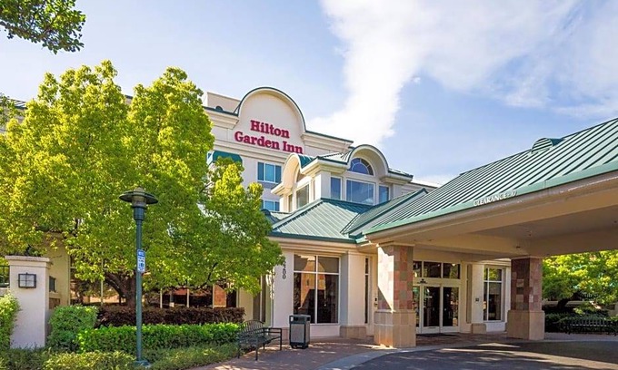 Fairfield Hotel | 3-Star Hotel ∙ Hilton Garden Inn Fairfield