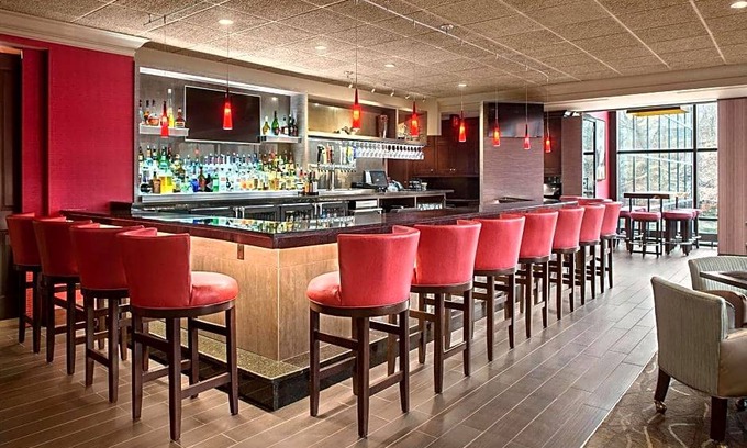 Cuyahoga Falls Hotel | 3-Star Hotel ∙ Sheraton Suites Akron Cuyahoga Falls