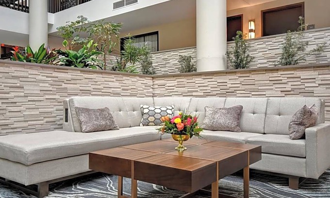 East Syracuse Hotel | 3-Star Hotel ∙ Embassy Suites Syracuse