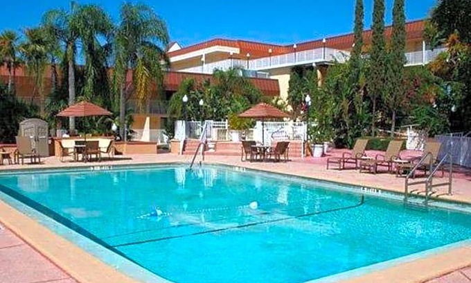 Tarpon Springs Hotel | 3-Star Hotel ∙ Quality Inn & Suites Tarpon Springs