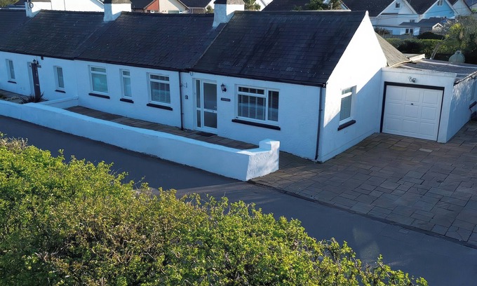 Llanfaelog Cottage | 3 TAI NEWYDD, with a garden in Rhosneigr