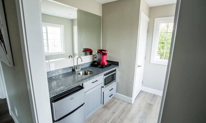 Medford Apartment | 3 units of 5 bedrooms, 4 bathrooms, murphy bed, sofa sleeper, pool & hot tub.