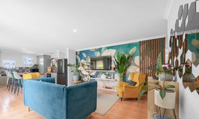 Ellenbrook House | 3 x 2 x 2 Holiday house in Ellenbrook with beautiful view from garden.