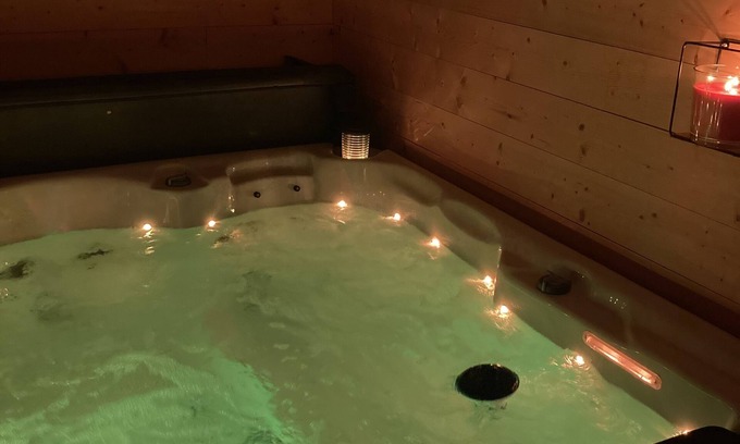 Mont Duplan House | 30 m2 detached house at the bottom of our garden with private jacuzzi