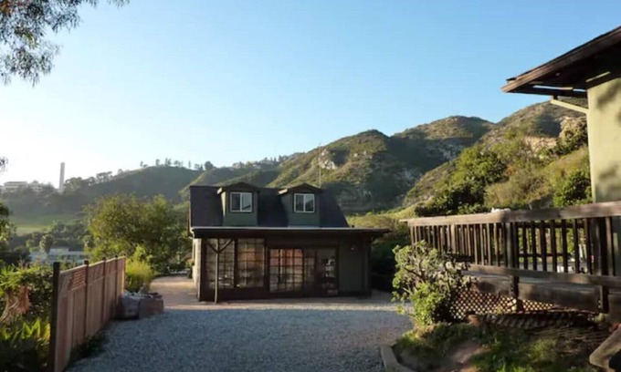 Eastern Malibu House | 30% OFF! Malibu Serene Cottage w/King Bed Beach View BBQ