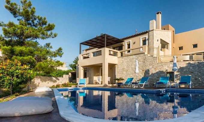 Roussospiti Villa | 300 m² Villa ∙ 5 bedrooms ∙ 13 guests