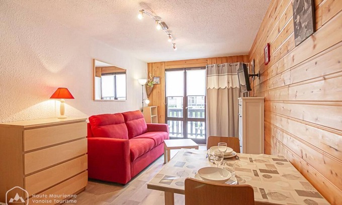 Aussois Apartment | 300m from ski slopes, balcony, tv, ski locker, 21m², Aussois